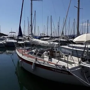  Bateau-hôtel Bateau A Quai St Raphael, 4 Couchages , Voilier Etap 28i France